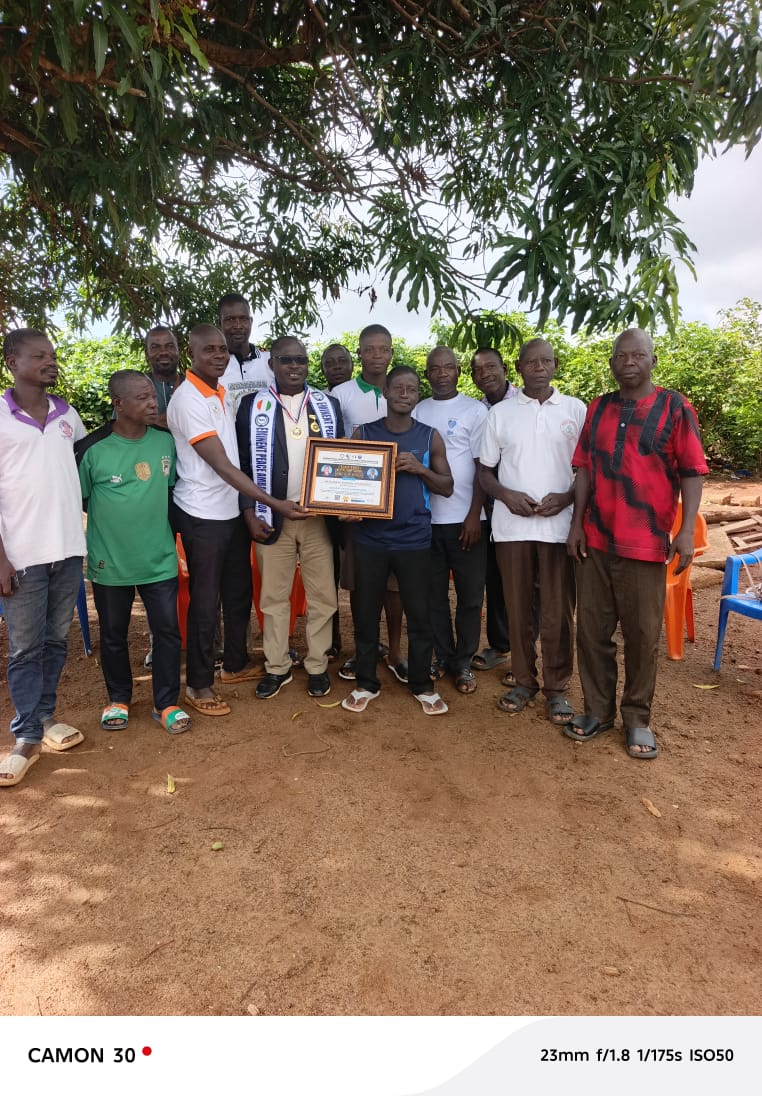 Hire : Son Excellence Innocent KOUAKOU , nouvel Ambassadeur de Paix de l’IAWPA, présente ses attributs aux autorités locales
