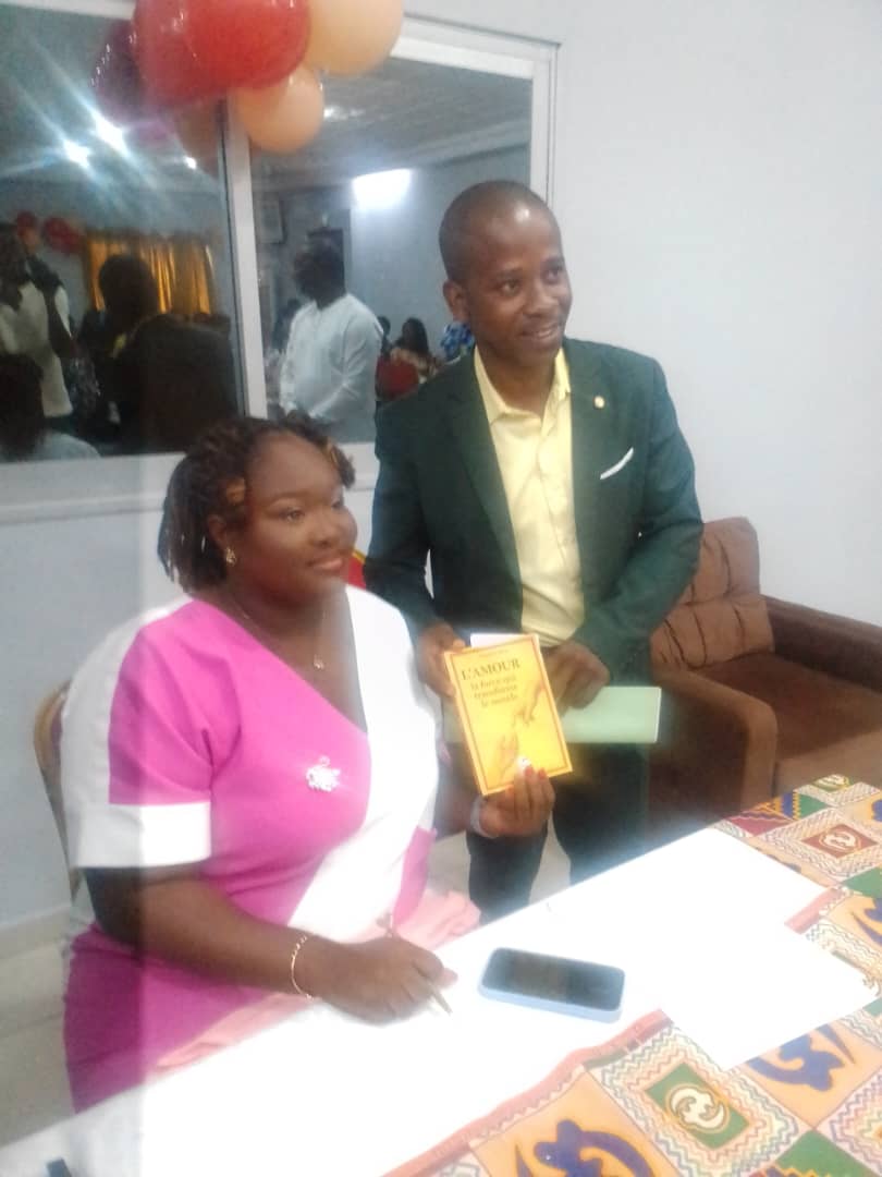 Cérémonie de dédicace du livre Amour : Moteur de vie de Tiembré Desy